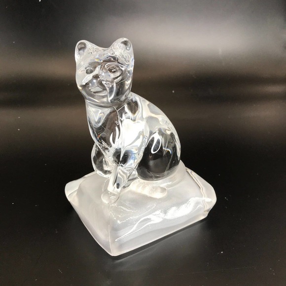 Lead Crystal Cat on Frosted Pillow Paperweight Figurine Crystal D'Arques - Picture 1 of 10